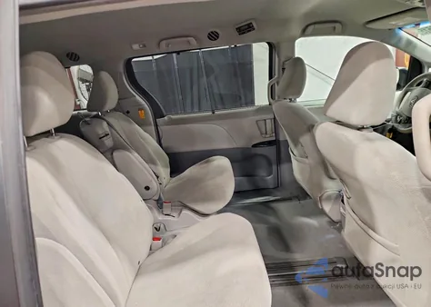 2014 Toyota Sienna Le z USA, uszkodzony, nr VIN 5TDKK3DC9ES451540